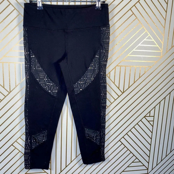 Alo Yoga Charm Capri Leggings Cropped Laser Cut Mesh Stretch Black Size Small - Picture 2 of 10
